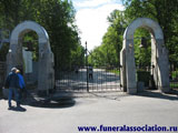 Вход на Серафимовское кладбище